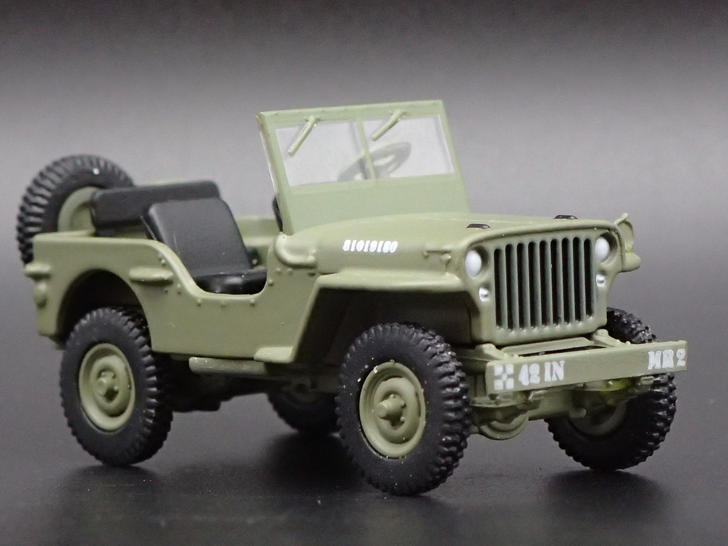 1941-1945 JEEP WILLYS MB ARMY 1:64 SCALE COLLECTIBLE DIORAMA DIECAST MODEL CAR
