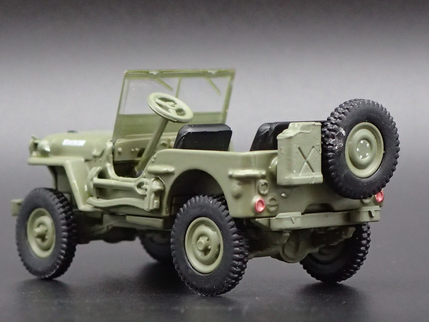 1941-1945 JEEP WILLYS MB ARMY 1:64 SCALE COLLECTIBLE DIORAMA DIECAST MODEL CAR