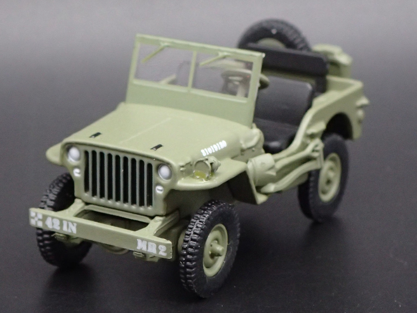 1941-1945 JEEP WILLYS MB ARMY 1:64 SCALE COLLECTIBLE DIORAMA DIECAST MODEL CAR