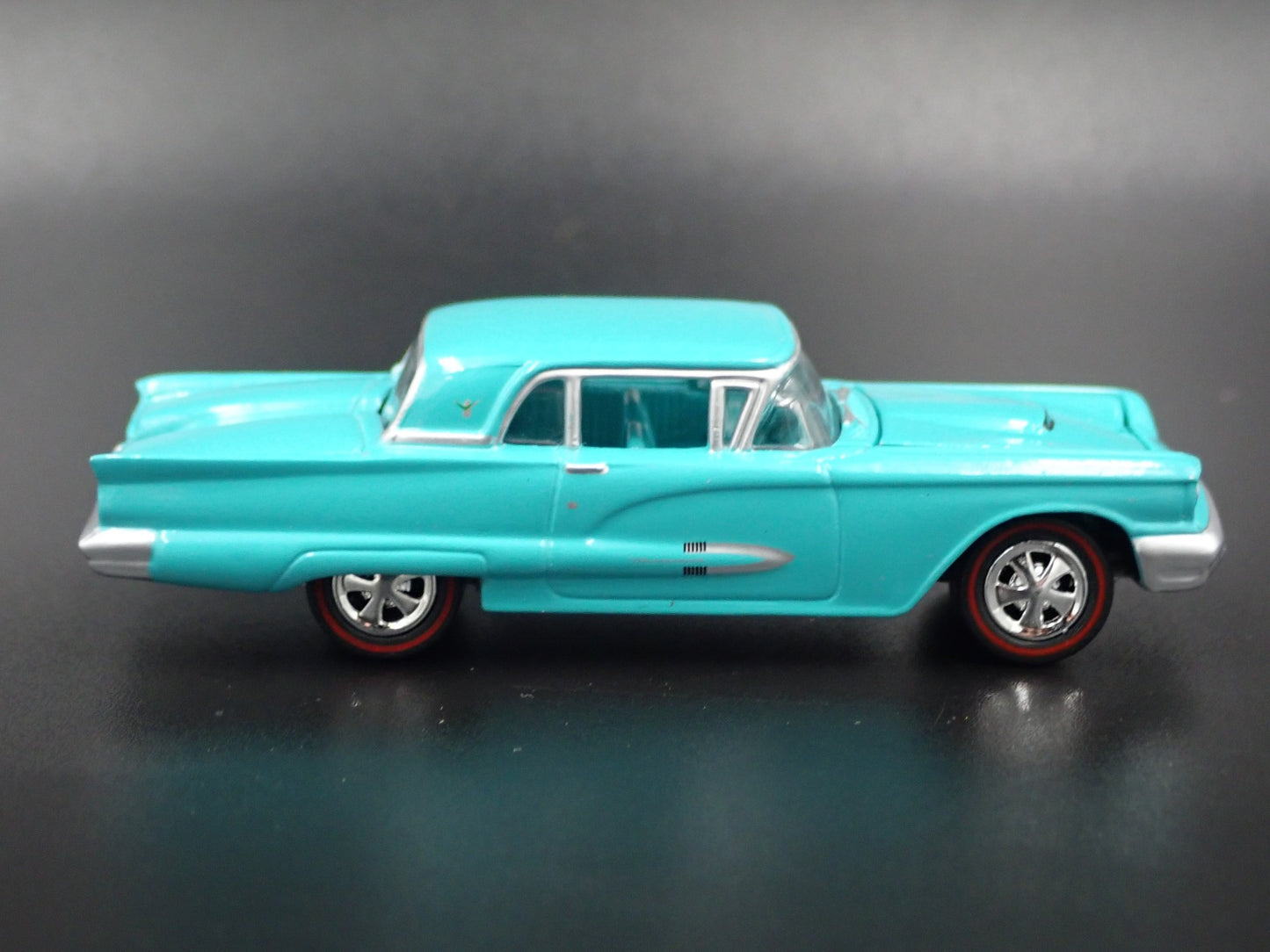 1959 59 FORD THUNDERBIRD T-BIRD TEAL 1/64 SCALE COLLECTIBLE DIECAST MODEL CAR