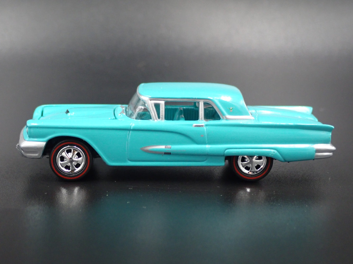 1959 59 FORD THUNDERBIRD T-BIRD TEAL 1/64 SCALE COLLECTIBLE DIECAST MODEL CAR