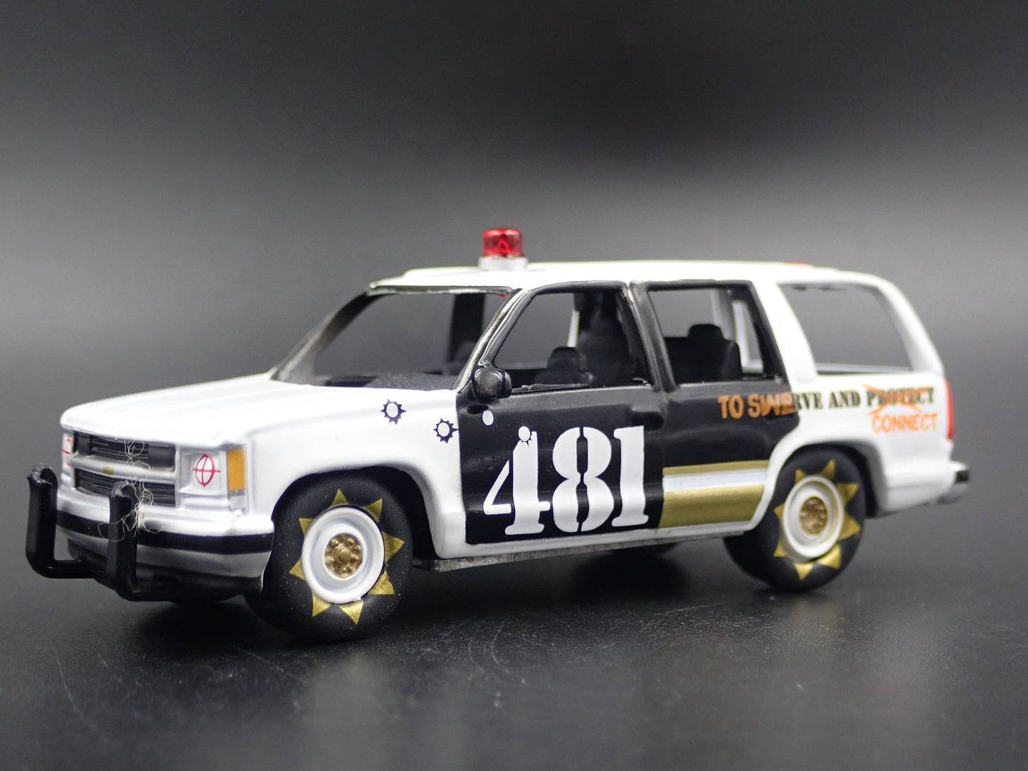 1995-2000 CHEVY CHEVROLET TAHOE POLICE DEMOLITION DERBY 1:64 DIECAST MODEL CAR