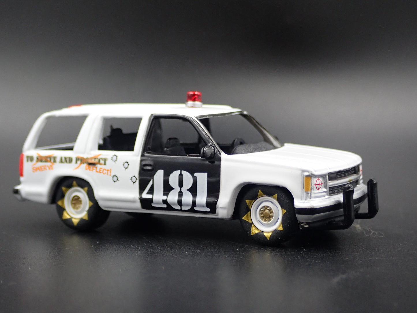 1995-2000 CHEVY CHEVROLET TAHOE POLICE DEMOLITION DERBY 1:64 DIECAST MODEL CAR