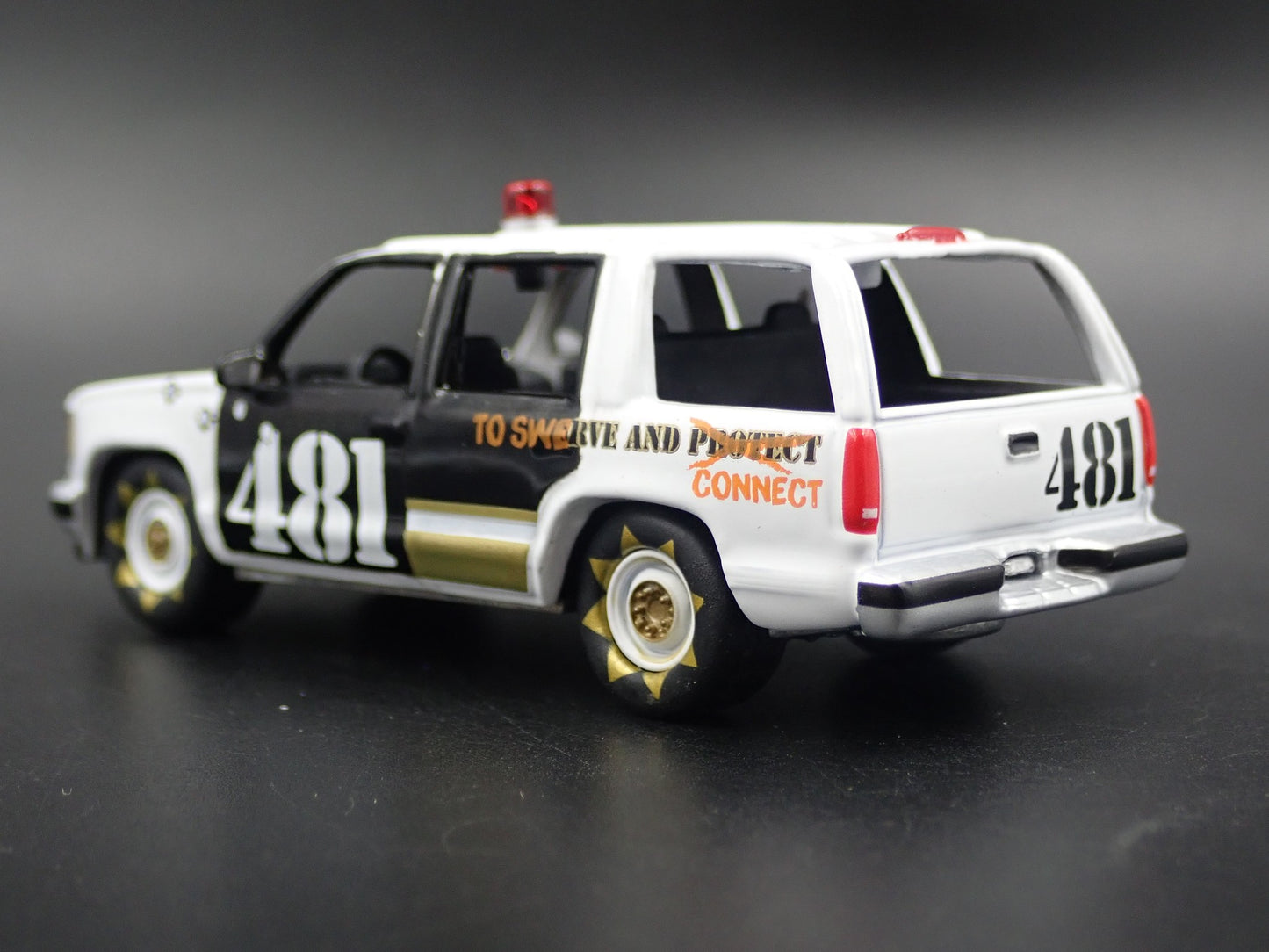 1995-2000 CHEVY CHEVROLET TAHOE POLICE DEMOLITION DERBY 1:64 DIECAST MODEL CAR