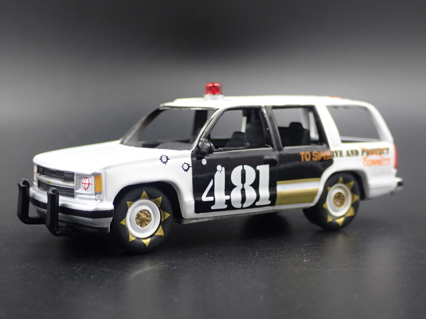 1995-2000 CHEVY CHEVROLET TAHOE POLICE DEMOLITION DERBY 1:64 DIECAST MODEL CAR