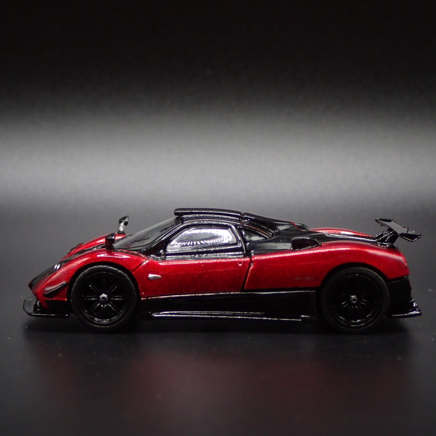 2009 09 PAGANI ZONDA CINQUE SUPER CAR ROSSO DUBAI 1/64 SCALE DIECAST MODEL CAR