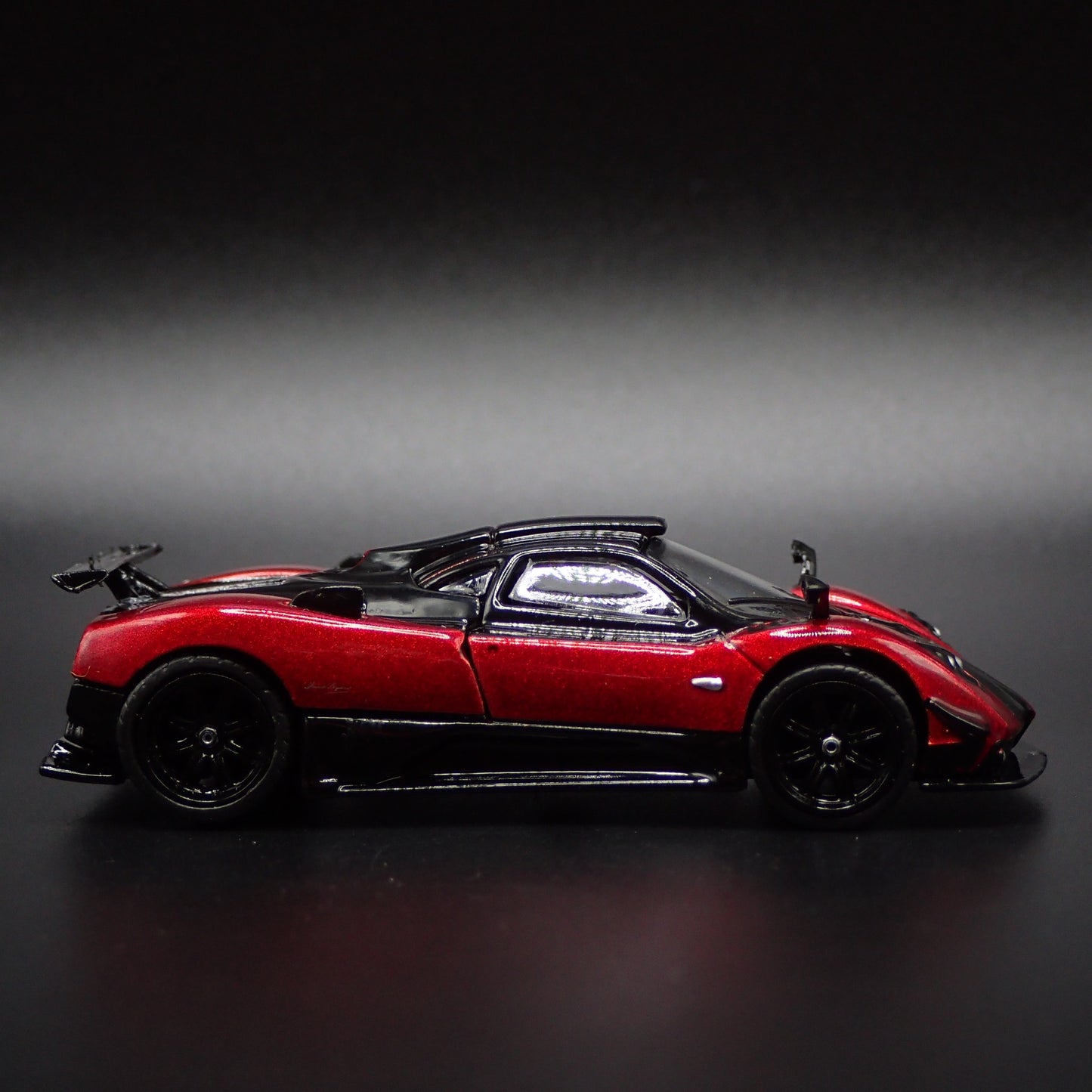 2009 09 PAGANI ZONDA CINQUE SUPER CAR ROSSO DUBAI 1/64 SCALE DIECAST MODEL CAR