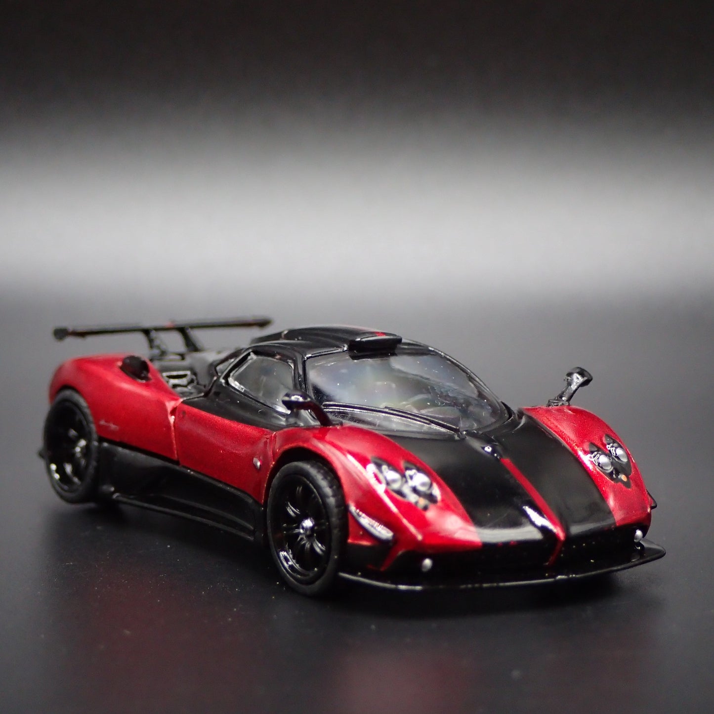 2009 09 PAGANI ZONDA CINQUE SUPER CAR ROSSO DUBAI 1/64 SCALE DIECAST MODEL CAR