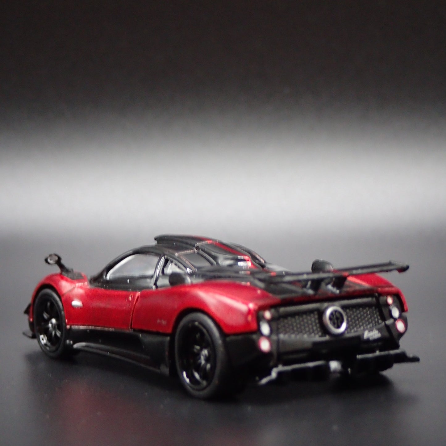2009 09 PAGANI ZONDA CINQUE SUPER CAR ROSSO DUBAI 1/64 SCALE DIECAST MODEL CAR