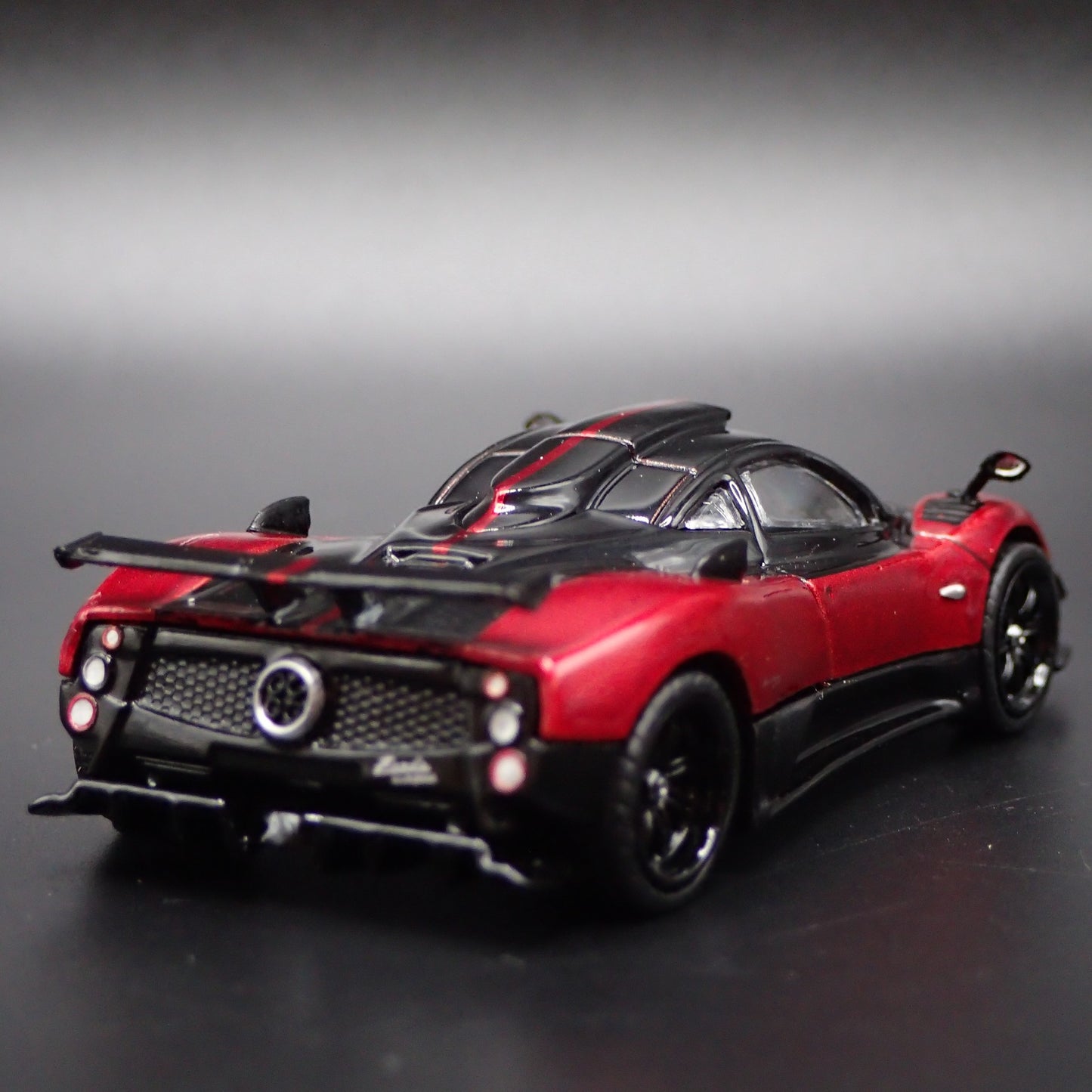 2009 09 PAGANI ZONDA CINQUE SUPER CAR ROSSO DUBAI 1/64 SCALE DIECAST MODEL CAR