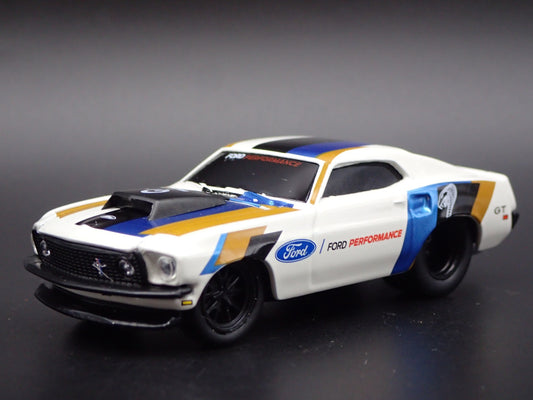 1969 69 FORD MUSTANG GT FASTBACK WHITE 1/64 SCALE DIORAMA DIECAST MODEL CAR