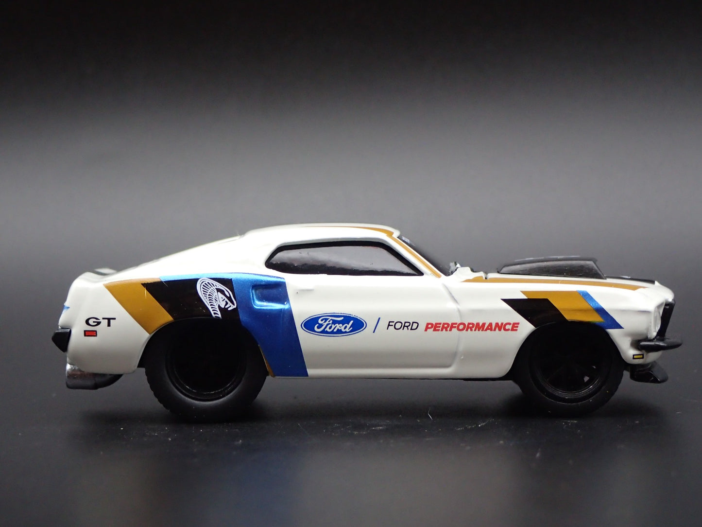 1969 69 FORD MUSTANG GT FASTBACK WHITE 1/64 SCALE DIORAMA DIECAST MODEL CAR