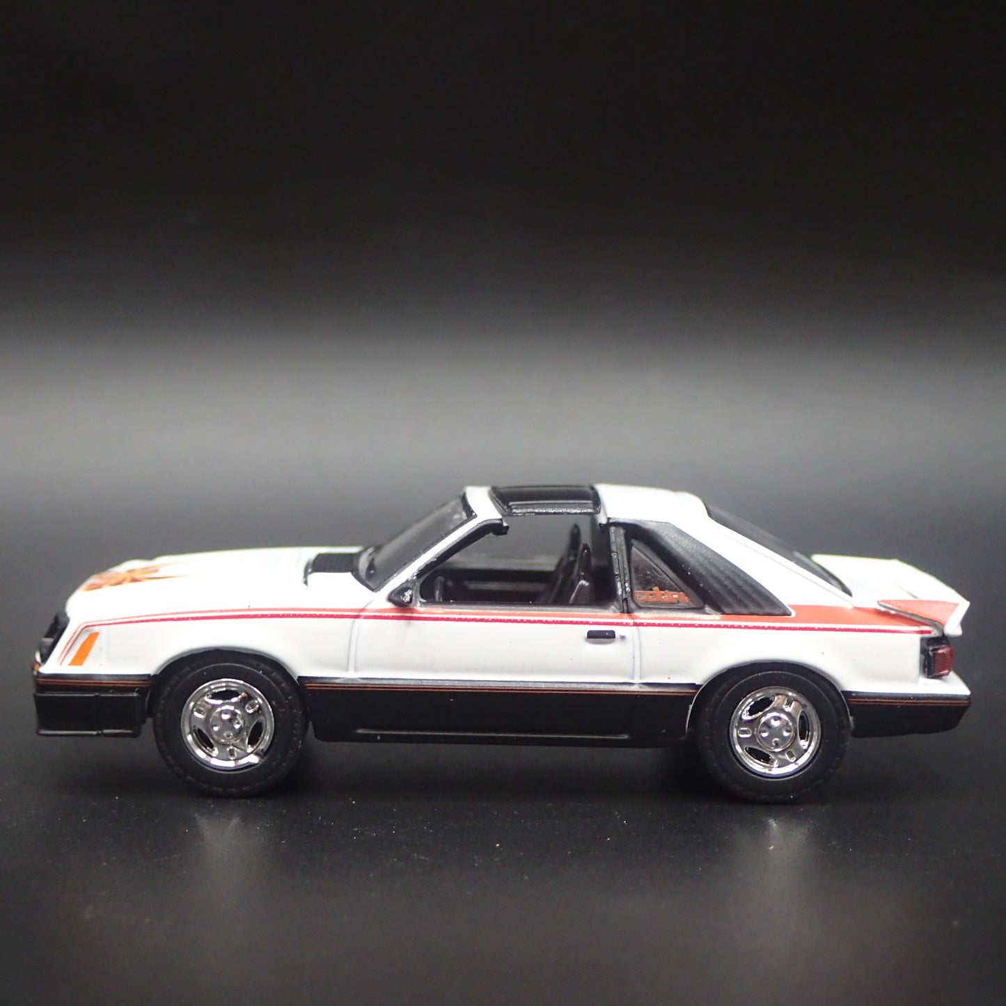 1981 81 FORD MUSTANG COBRA FOXBODY WHITE 1:64 SCALE DIORAMA DIECAST MODEL CAR