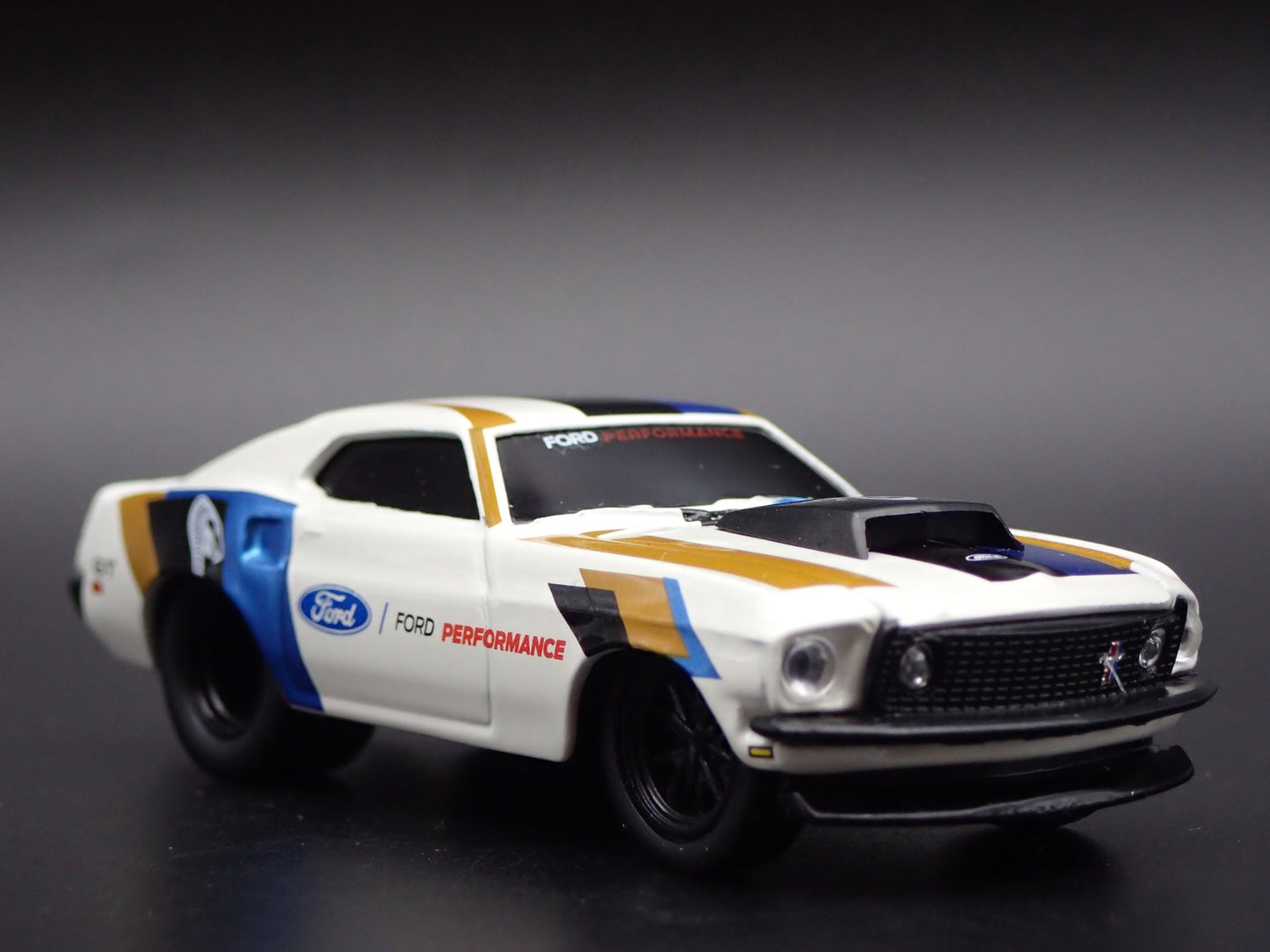 1969 69 FORD MUSTANG GT FASTBACK WHITE 1/64 SCALE DIORAMA DIECAST MODEL CAR