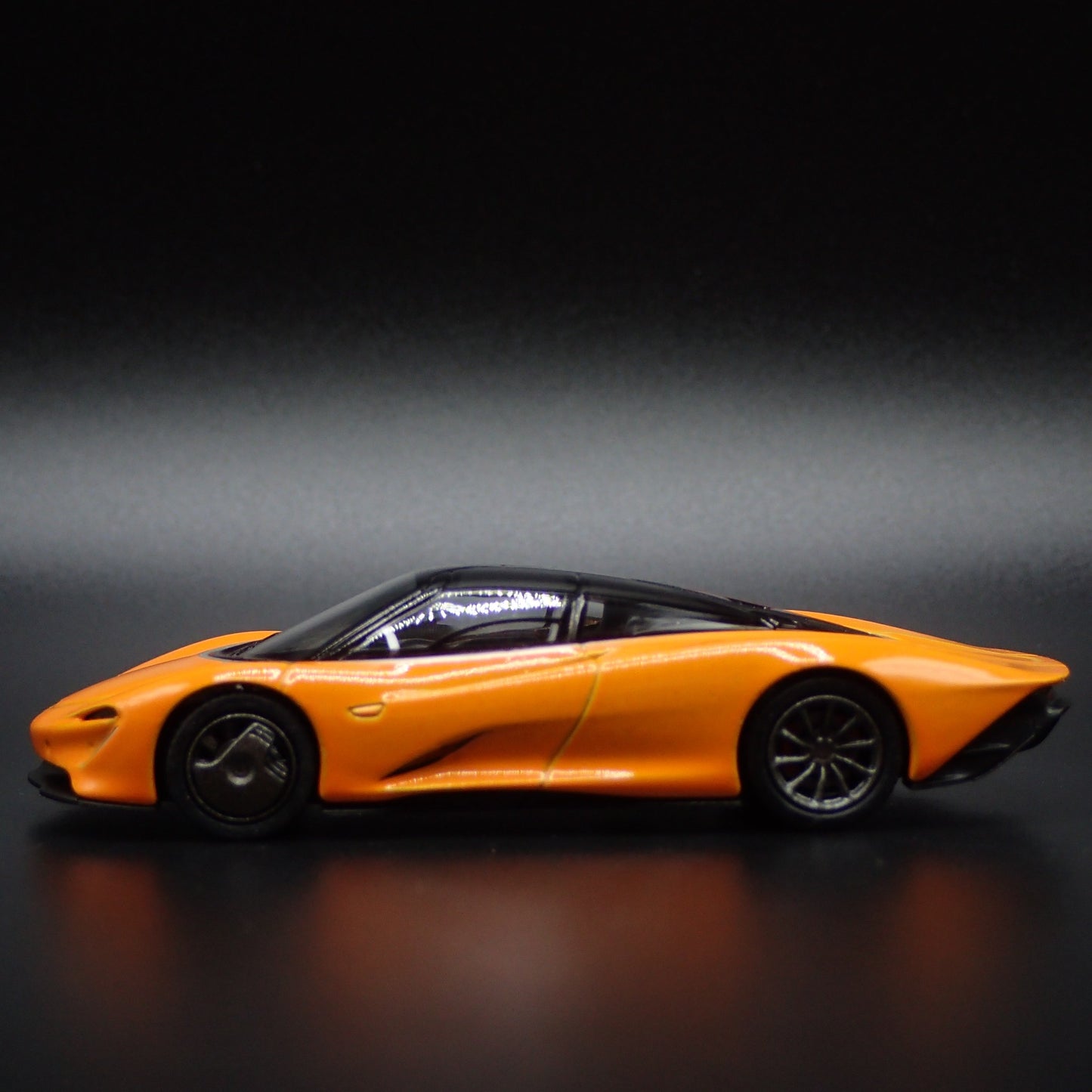 2020 20 MCLAREN SPEEDTAIL SUPER CAR  1:64 SCALE COLLECTIBLE DIECAST MODEL CAR