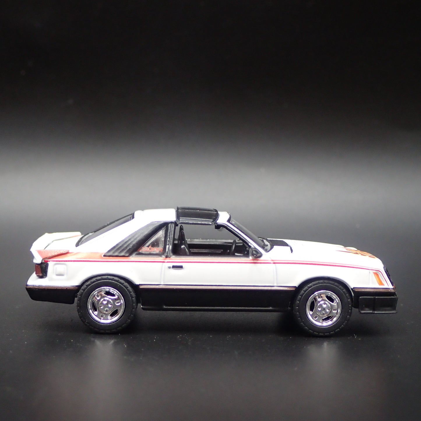 1981 81 FORD MUSTANG COBRA FOXBODY WHITE 1:64 SCALE DIORAMA DIECAST MODEL CAR