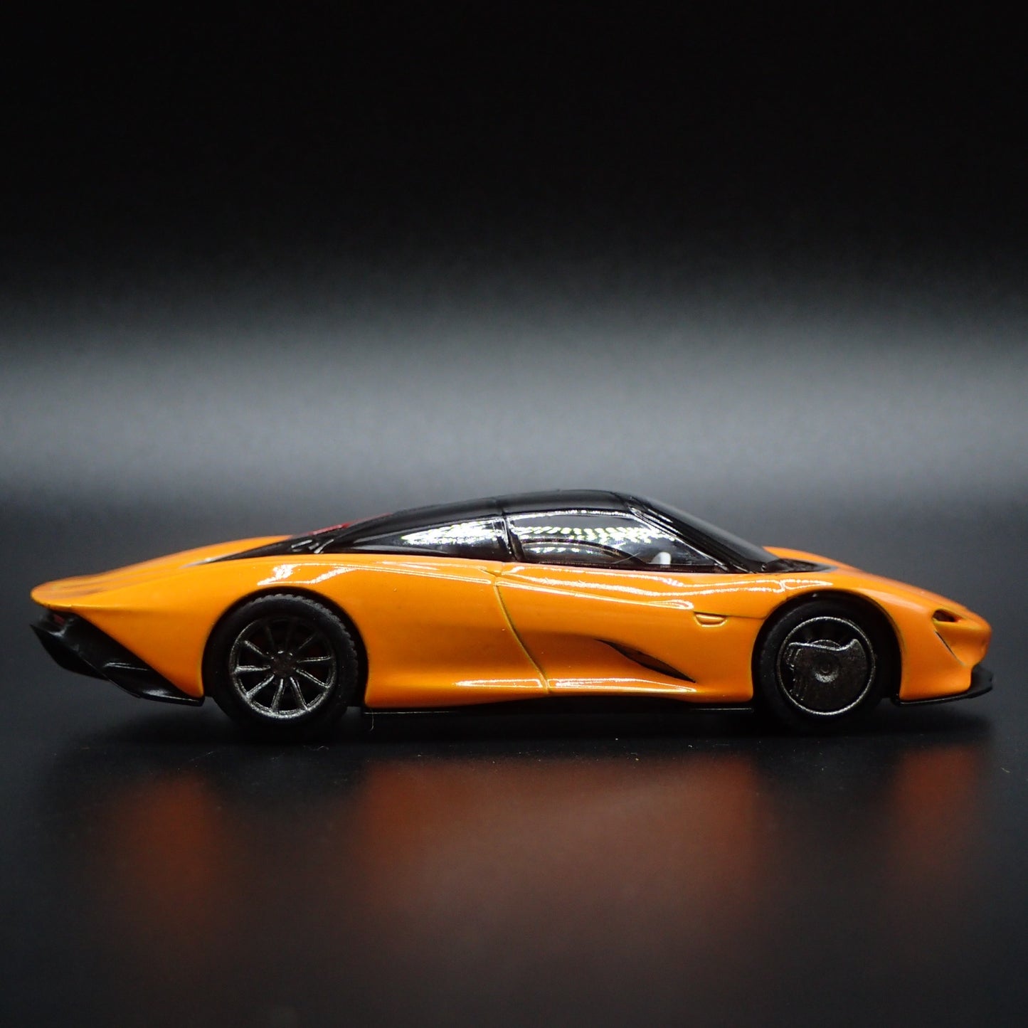 2020 20 MCLAREN SPEEDTAIL SUPER CAR  1:64 SCALE COLLECTIBLE DIECAST MODEL CAR