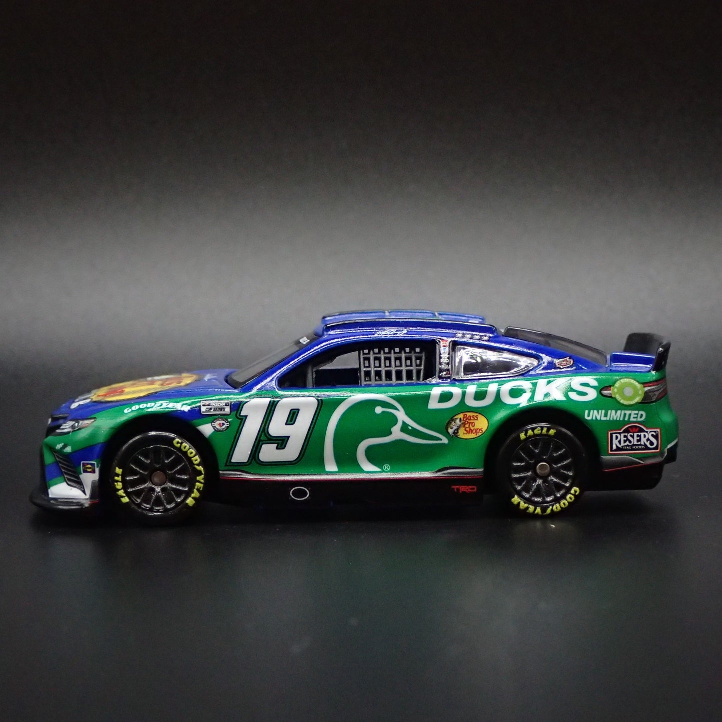2023 23 TOYOTA CAMRY #19 MARTIN TRUEX JR DUCKS UNLIMITED NASCAR 1:64 DIECAST CAR