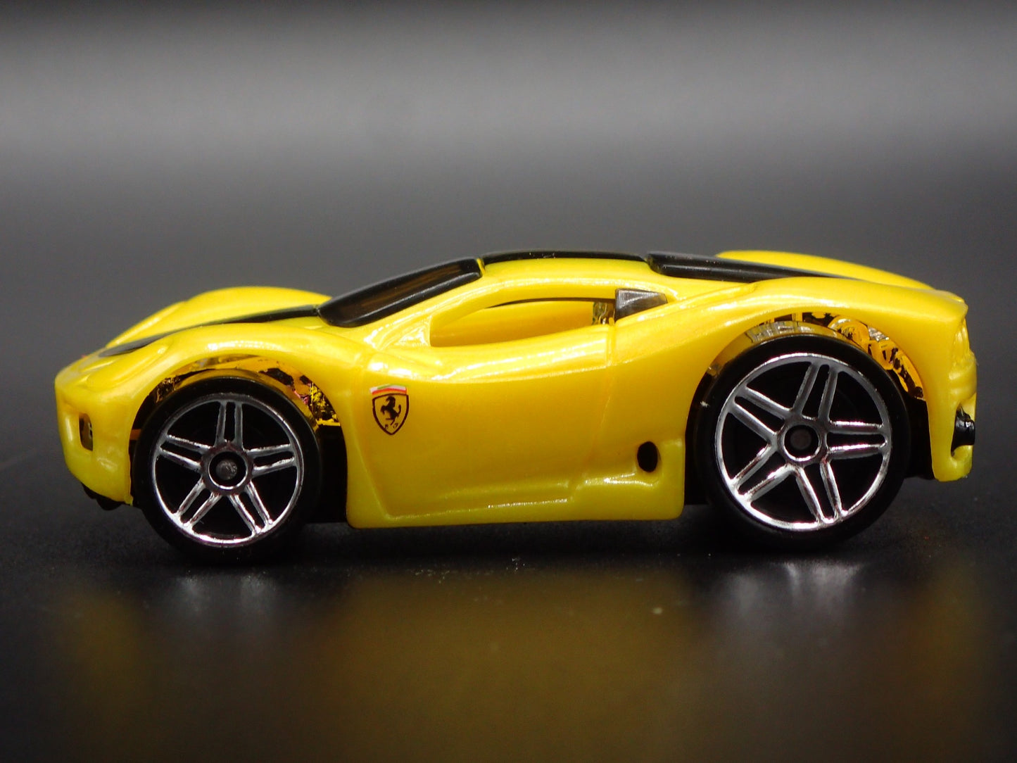 1999-2005 FERRARI 360 MODENA SUPER CAR YELLOW 1:64 SCALE DIECAST MODEL CAR
