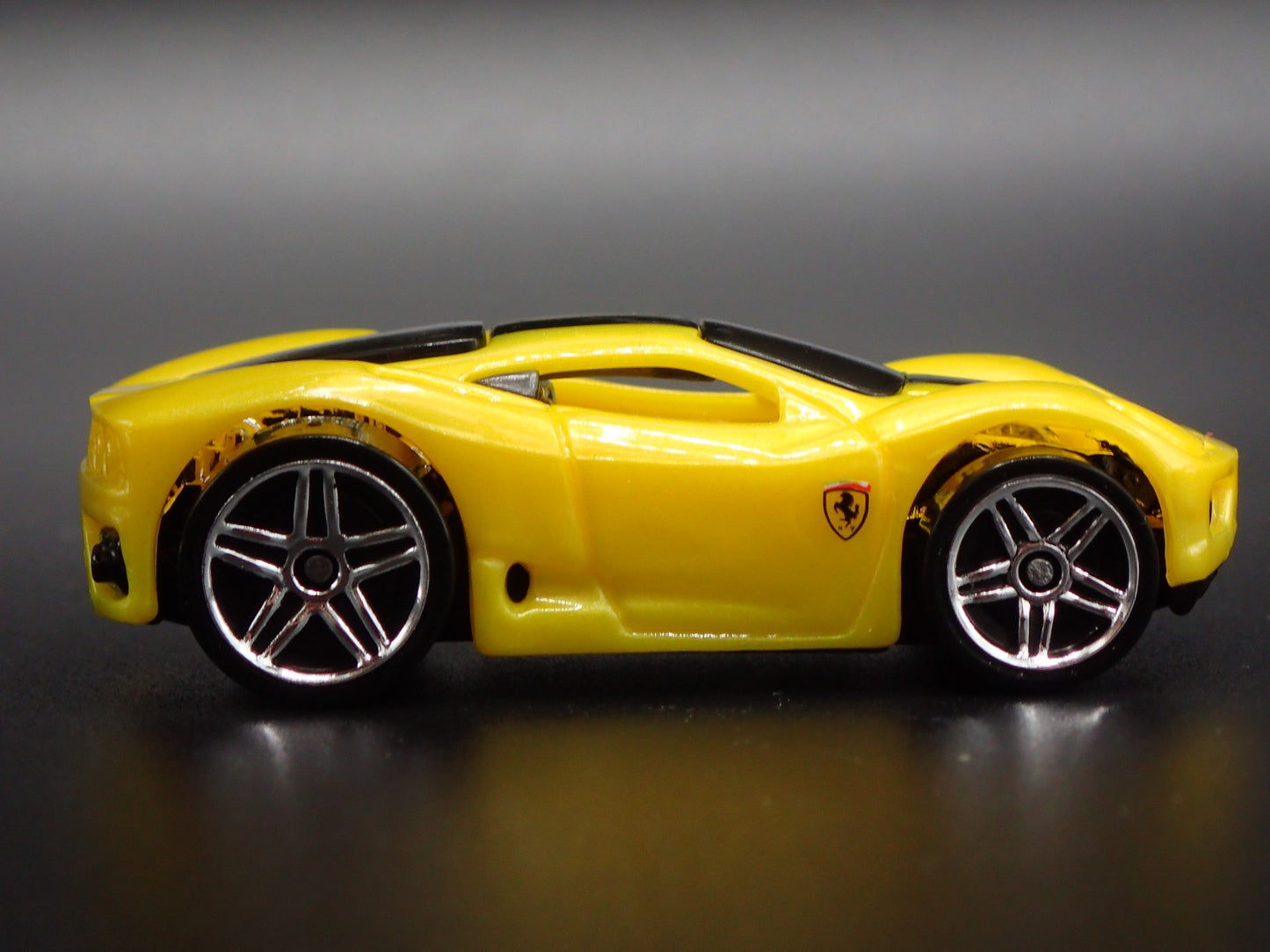 1999-2005 FERRARI 360 MODENA SUPER CAR YELLOW 1:64 SCALE DIECAST MODEL CAR