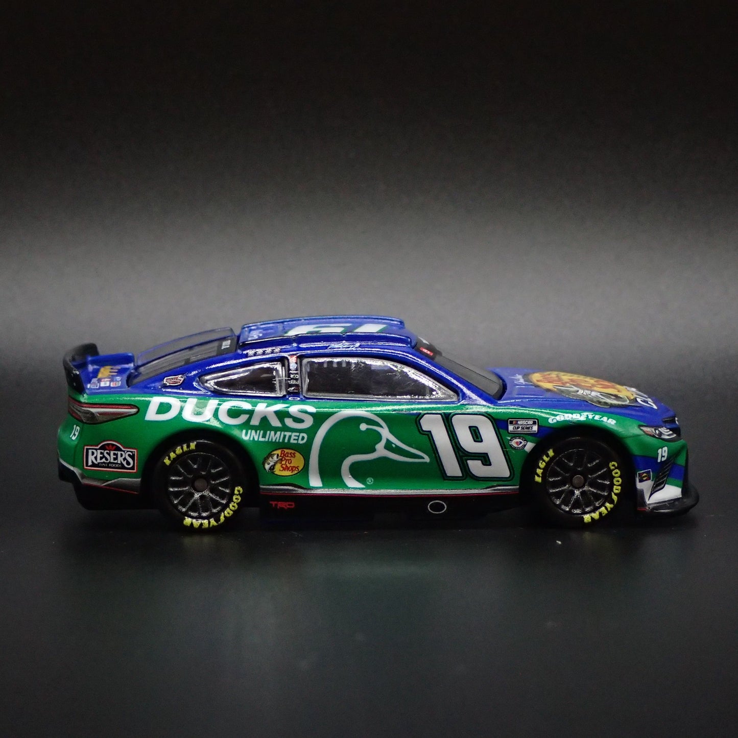 2023 23 TOYOTA CAMRY #19 MARTIN TRUEX JR DUCKS UNLIMITED NASCAR 1:64 DIECAST CAR