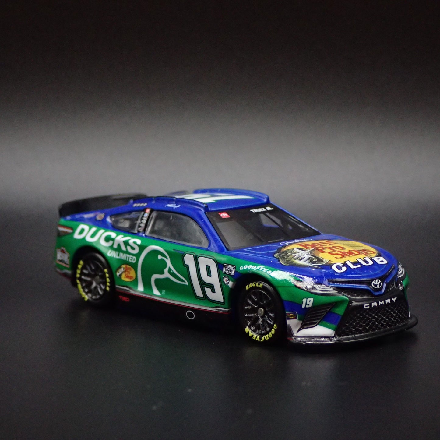 2023 23 TOYOTA CAMRY #19 MARTIN TRUEX JR DUCKS UNLIMITED NASCAR 1:64 DIECAST CAR