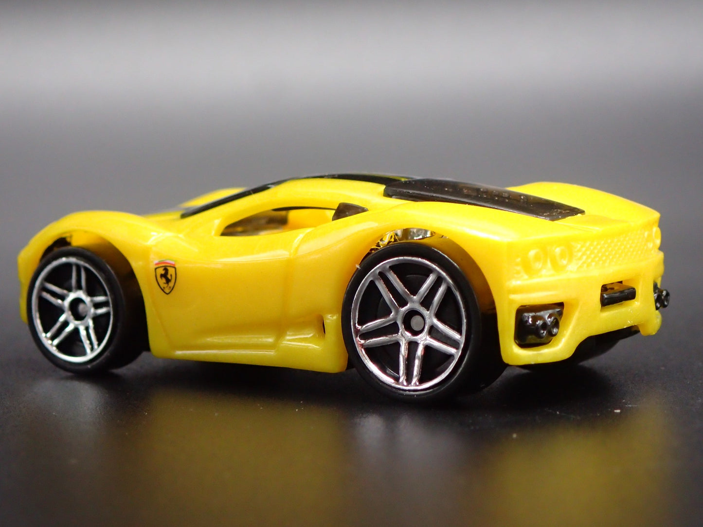 1999-2005 FERRARI 360 MODENA SUPER CAR YELLOW 1:64 SCALE DIECAST MODEL CAR