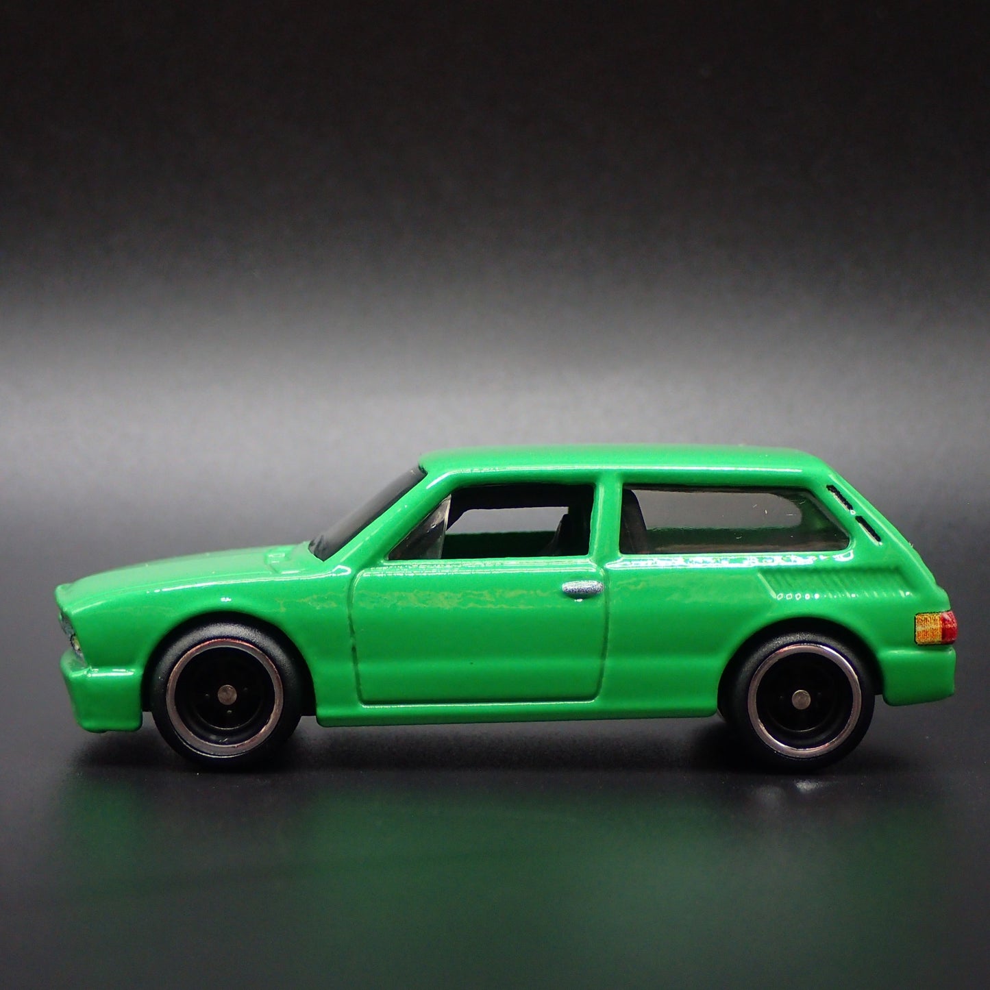 1973-1982 VW VOLKSWAGEN BRASILIA 2 TWO DOOR GREEN 1:64 SCALE DIECAST MODEL CAR