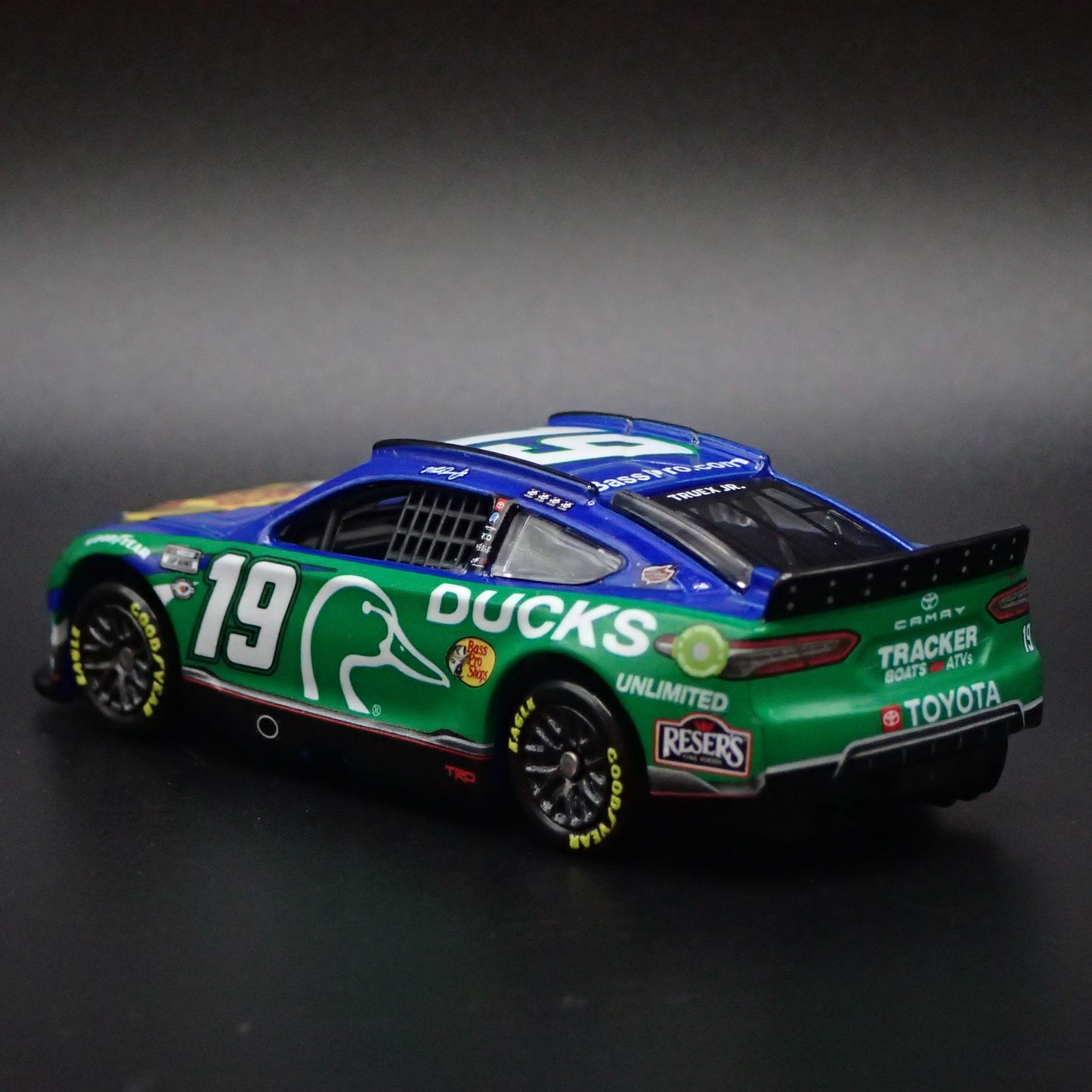 2023 23 TOYOTA CAMRY #19 MARTIN TRUEX JR DUCKS UNLIMITED NASCAR 1:64 DIECAST CAR