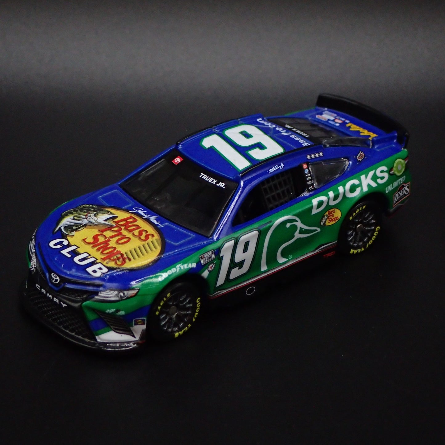 2023 23 TOYOTA CAMRY #19 MARTIN TRUEX JR DUCKS UNLIMITED NASCAR 1:64 DIECAST CAR