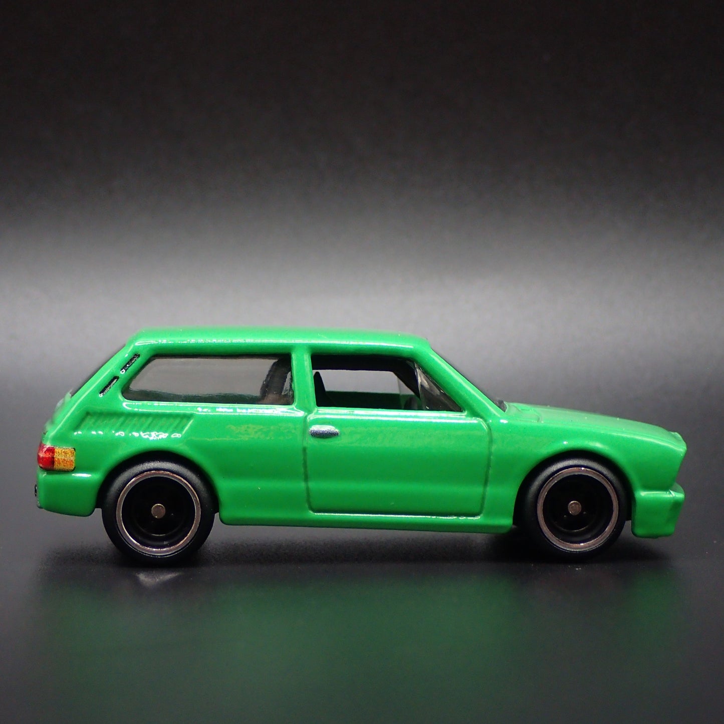 1973-1982 VW VOLKSWAGEN BRASILIA 2 TWO DOOR GREEN 1:64 SCALE DIECAST MODEL CAR