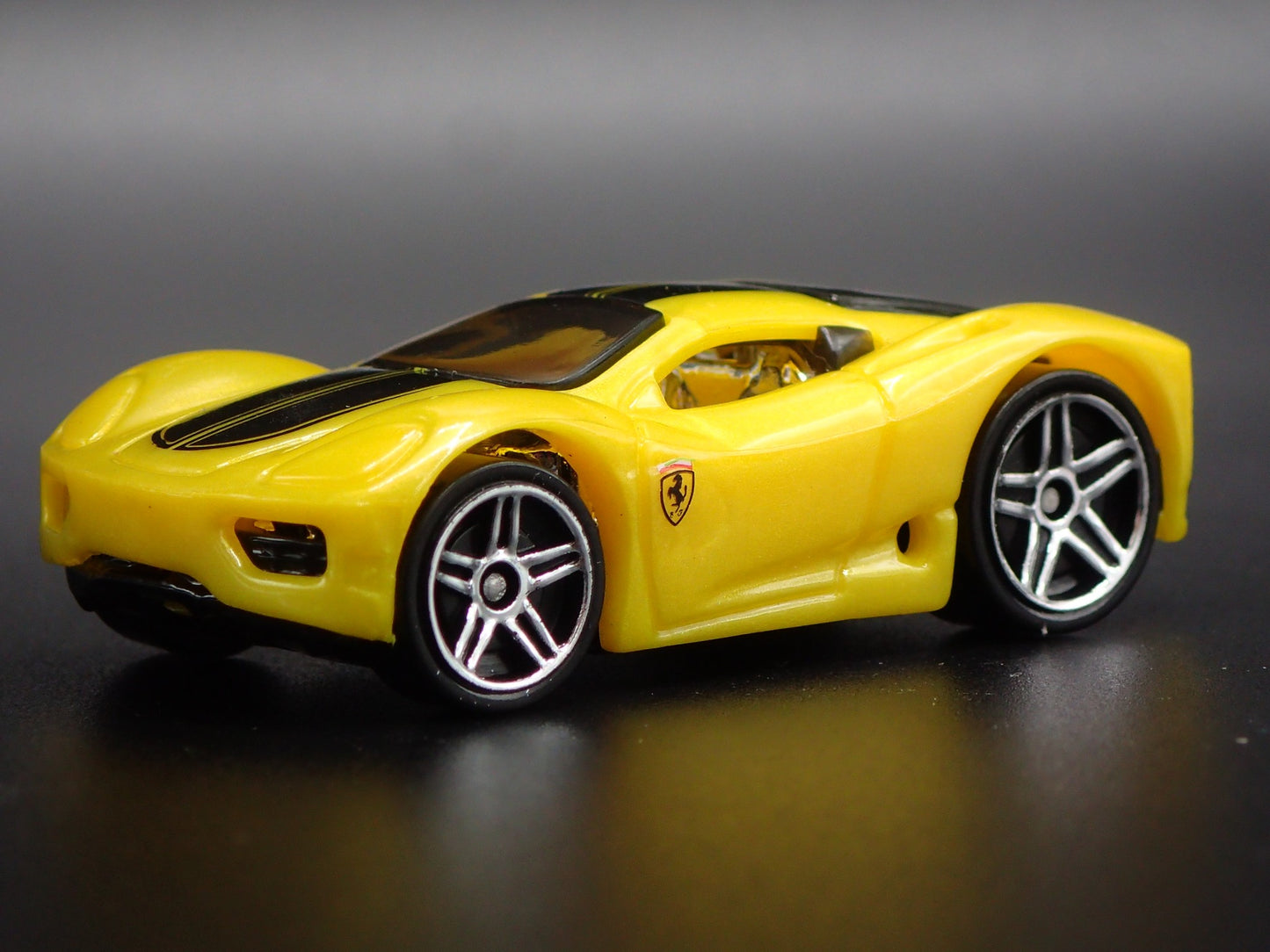 1999-2005 FERRARI 360 MODENA SUPER CAR YELLOW 1:64 SCALE DIECAST MODEL CAR