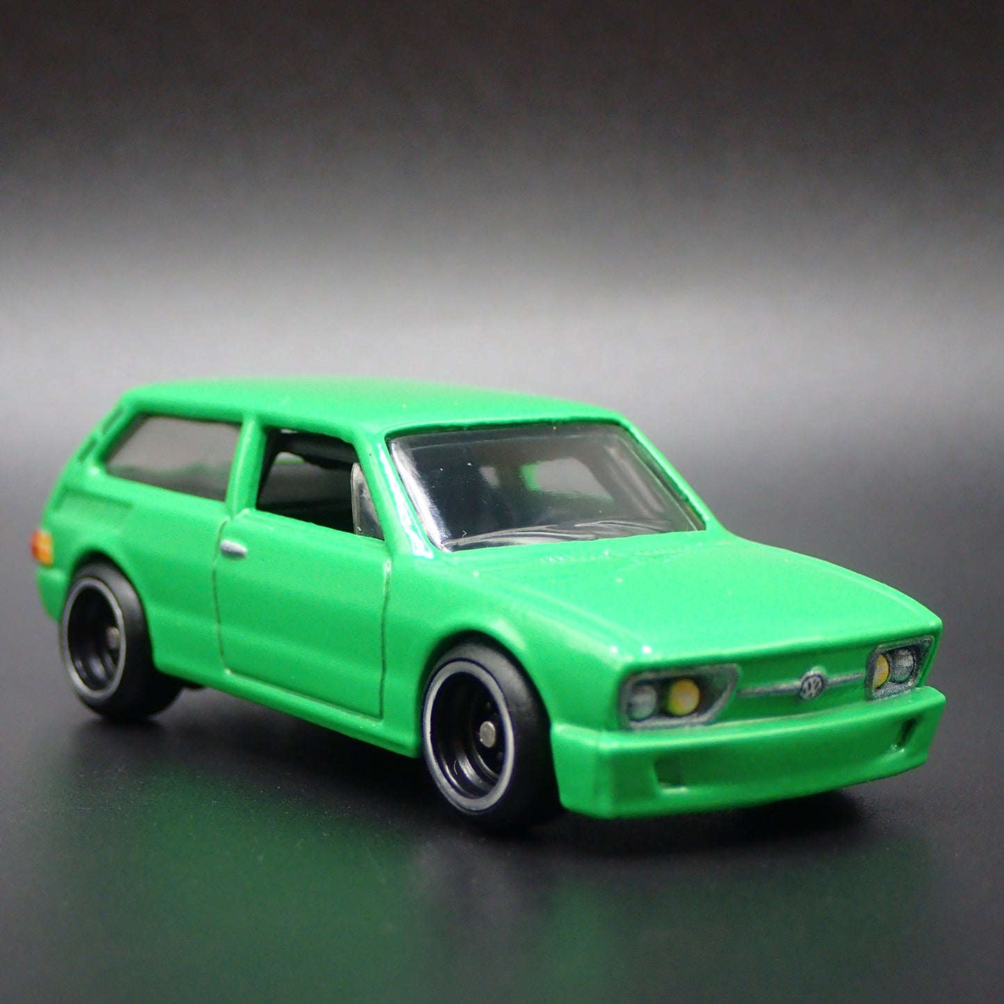 1973-1982 VW VOLKSWAGEN BRASILIA 2 TWO DOOR GREEN 1:64 SCALE DIECAST MODEL CAR