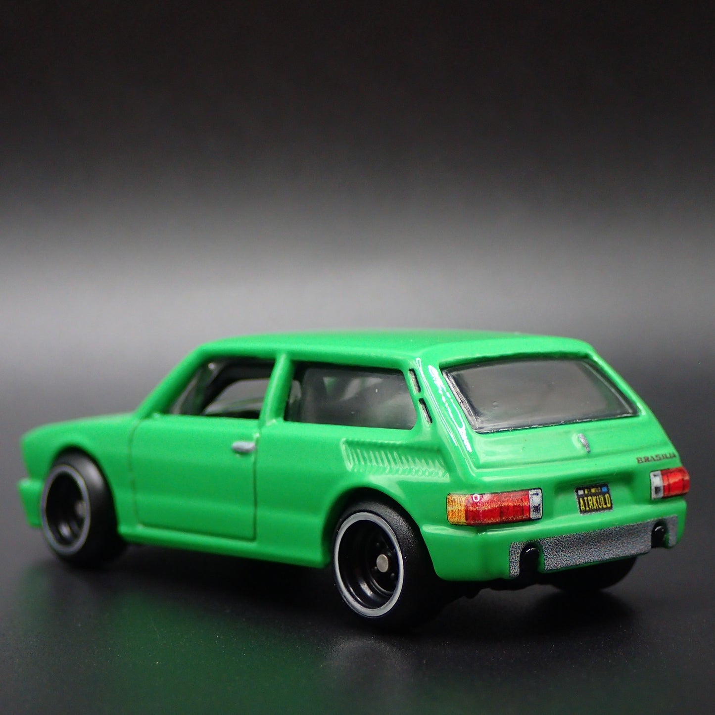 1973-1982 VW VOLKSWAGEN BRASILIA 2 TWO DOOR GREEN 1:64 SCALE DIECAST MODEL CAR