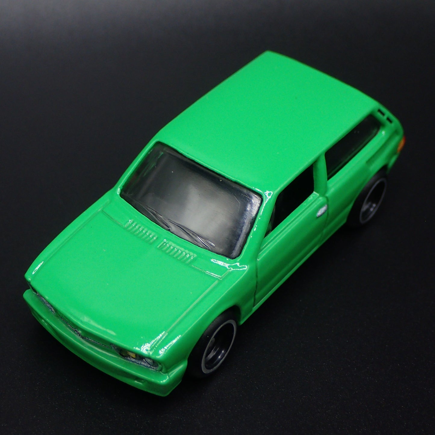 1973-1982 VW VOLKSWAGEN BRASILIA 2 TWO DOOR GREEN 1:64 SCALE DIECAST MODEL CAR