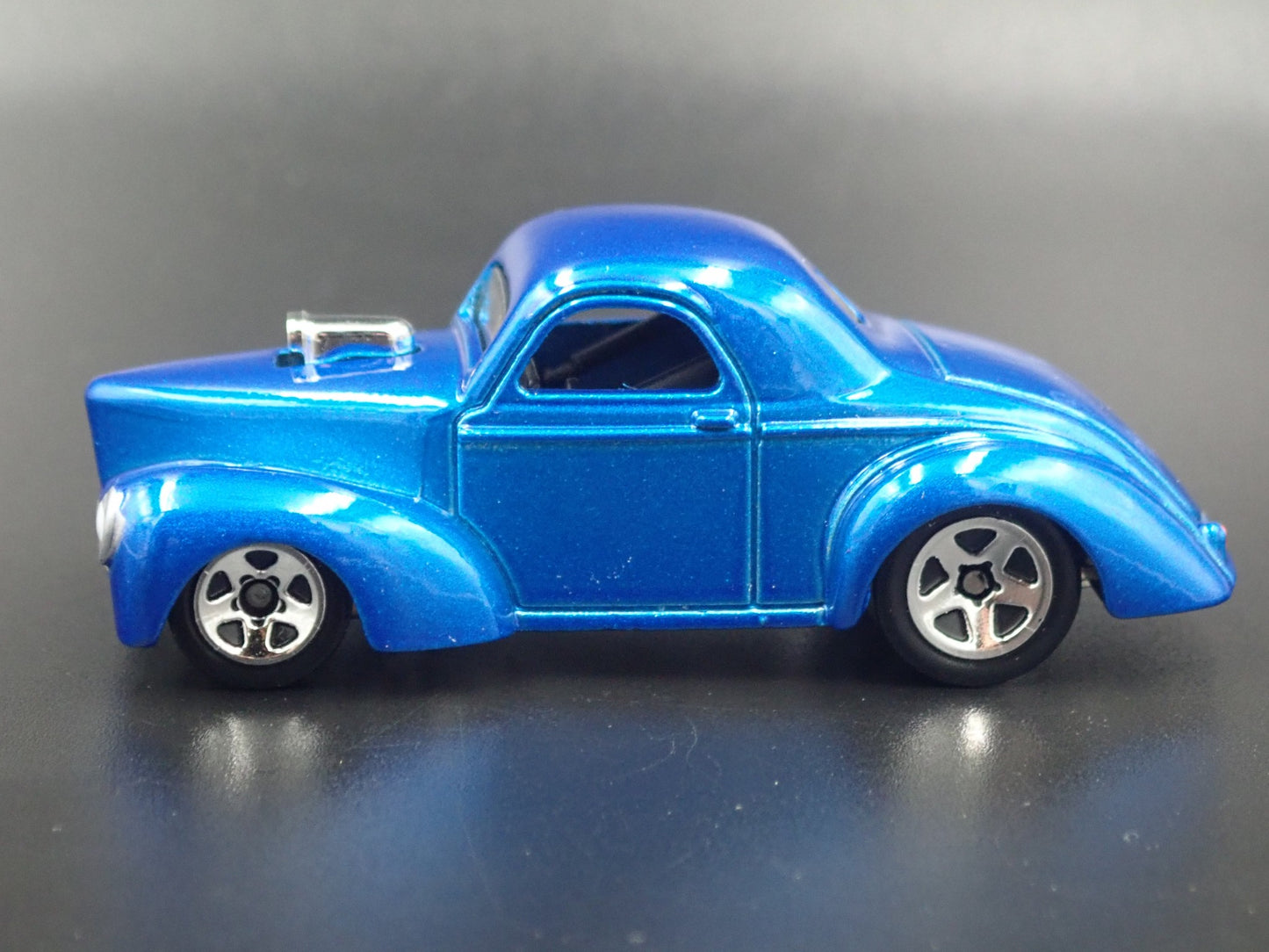 1941 41 WILLYS COUPE BLUE 1:64 SCALE COLLECTIBLE DIORAMA DIECAST MODEL CAR