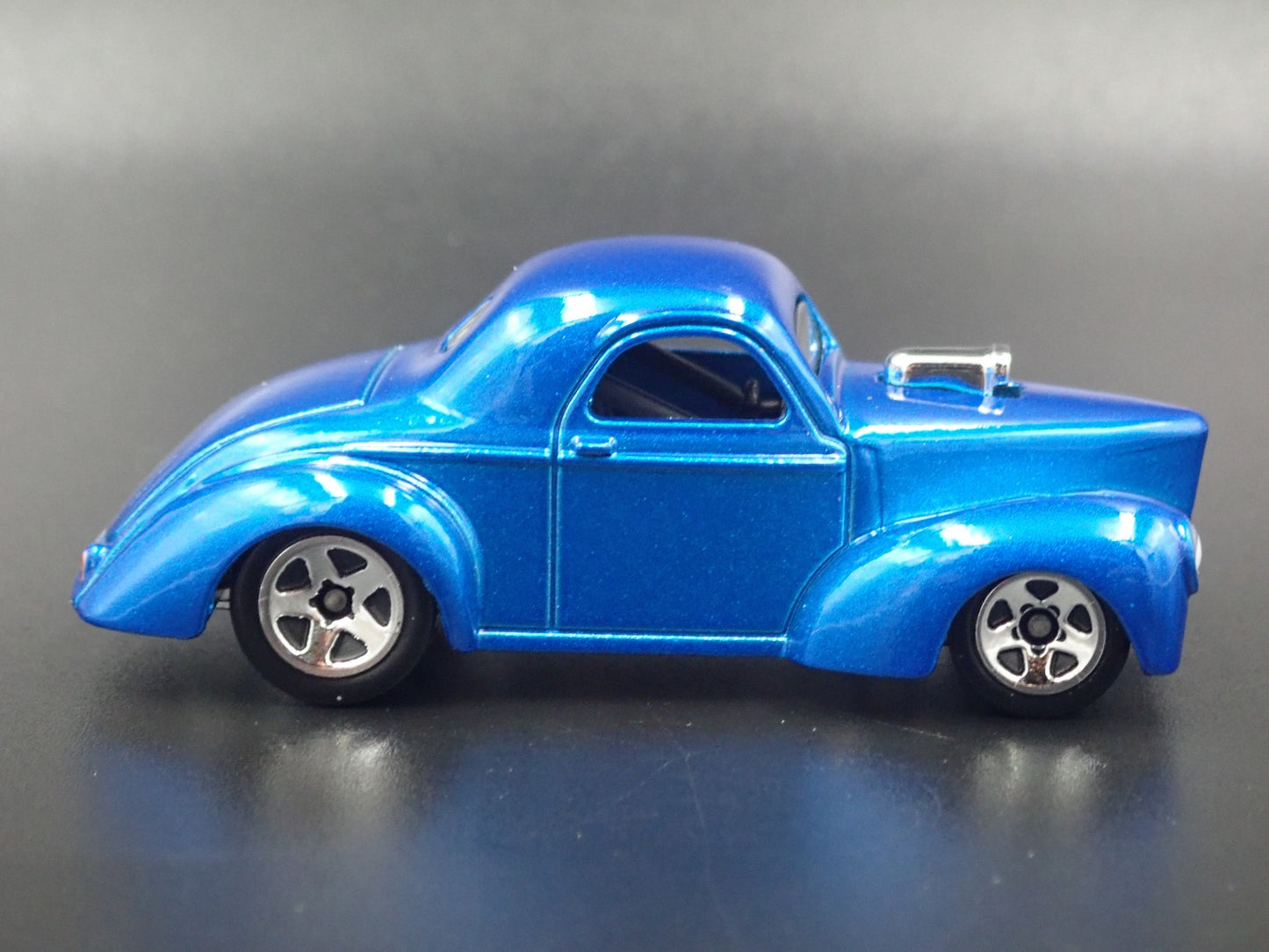 1941 41 WILLYS COUPE BLUE 1:64 SCALE COLLECTIBLE DIORAMA DIECAST MODEL CAR