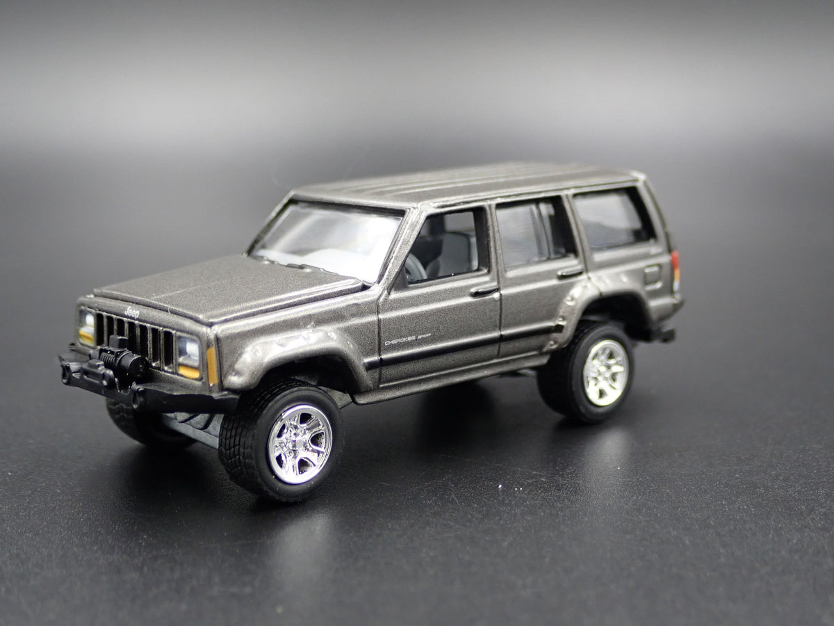 1984-2001 JEEP CHEROKEE XJ SPORT 4 DOOR W HITCH 1:64 SCALE DIECAST MODEL CAR-Burning Rubber Toy Company