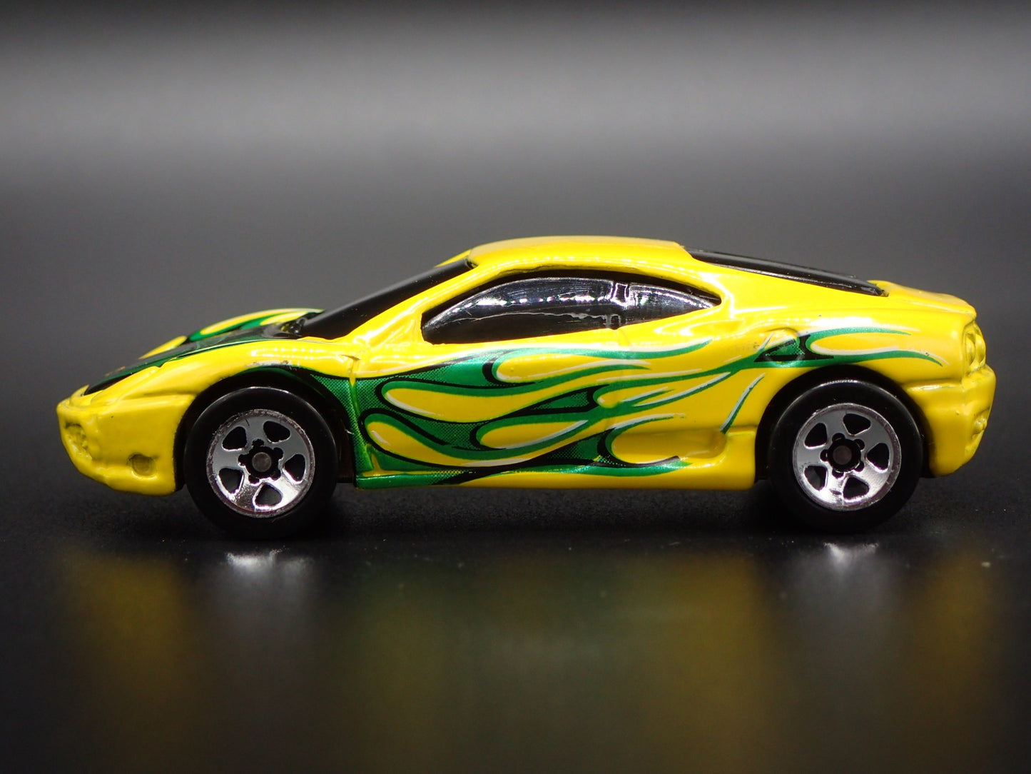 1999-2005 FERRARI 360 MODENA SUPER CAR 1:64 SCALE DIORAMA DIECAST MODEL CAR