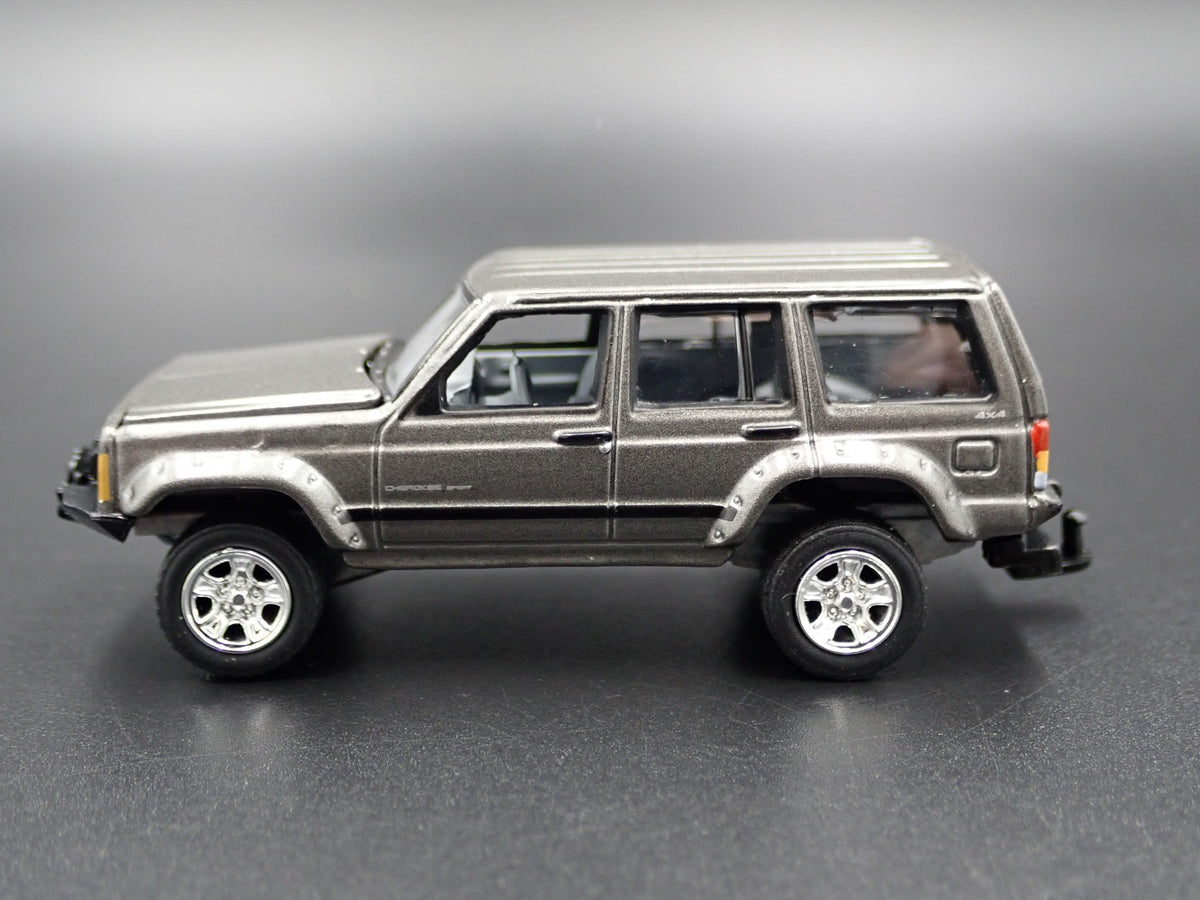 1984-2001 JEEP CHEROKEE XJ SPORT 4 DOOR W HITCH 1:64 SCALE DIECAST MODEL CAR-Burning Rubber Toy Company