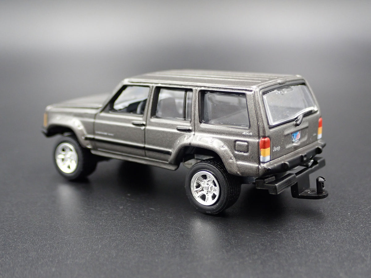 1984-2001 JEEP CHEROKEE XJ SPORT 4 DOOR W HITCH 1:64 SCALE DIECAST MODEL CAR-Burning Rubber Toy Company