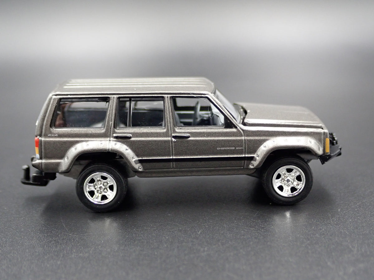 1984-2001 JEEP CHEROKEE XJ SPORT 4 DOOR W HITCH 1:64 SCALE DIECAST MODEL CAR-Burning Rubber Toy Company