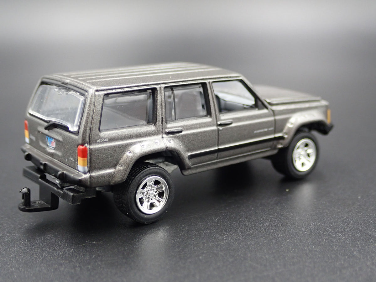 1984-2001 JEEP CHEROKEE XJ SPORT 4 DOOR W HITCH 1:64 SCALE DIECAST MODEL CAR-Burning Rubber Toy Company