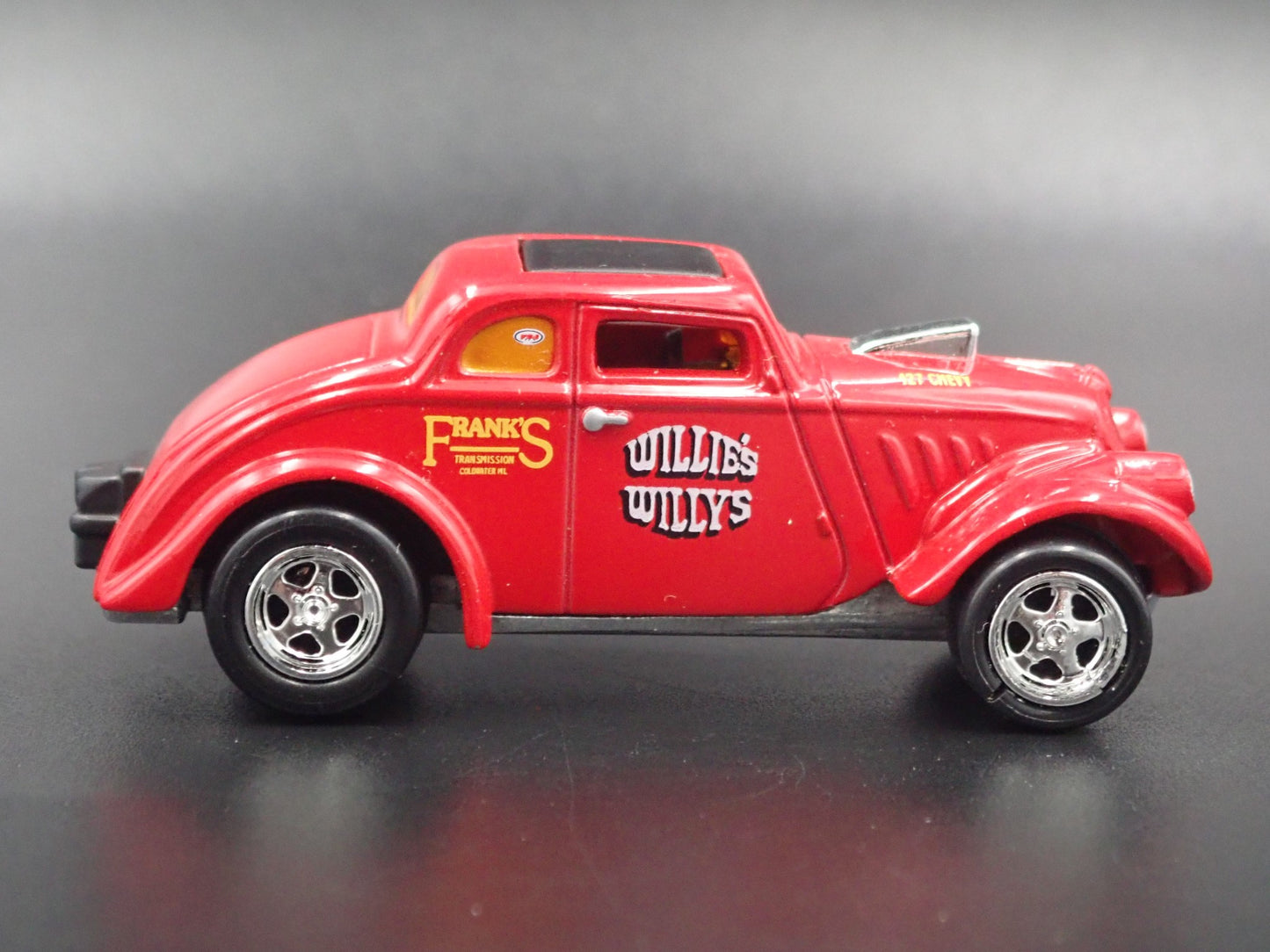 1933 33 WILLIES WILLYS GASSER 1:64 SCALE LIMITED DIORAMA DIECAST MODEL CAR