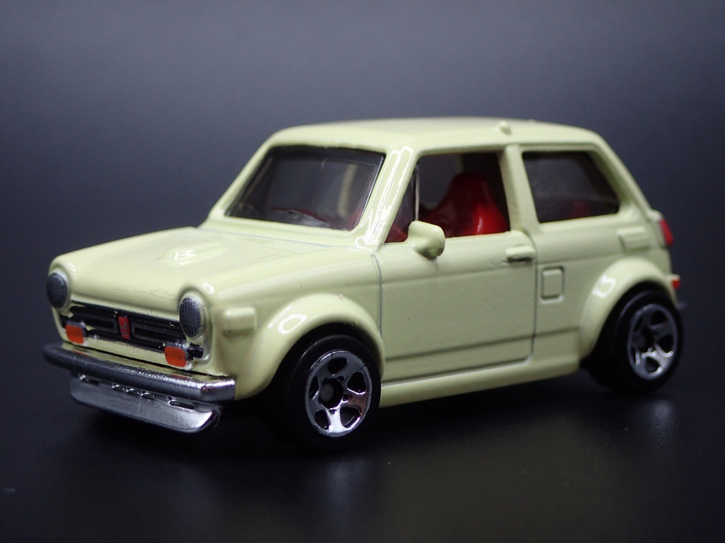 1966-1970 HONDA S800 RACING 1:64 SCALE COLLECTIBLE DIORAMA DIECAST MODEL CAR