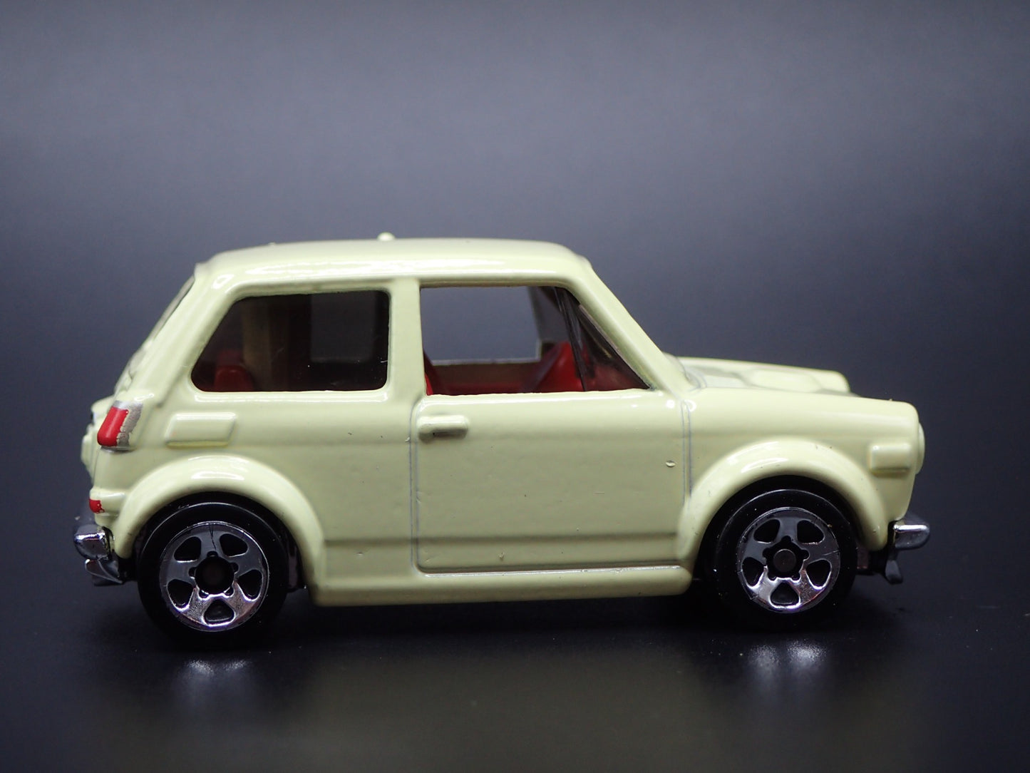 1966-1970 HONDA S800 RACING 1:64 SCALE COLLECTIBLE DIORAMA DIECAST MODEL CAR