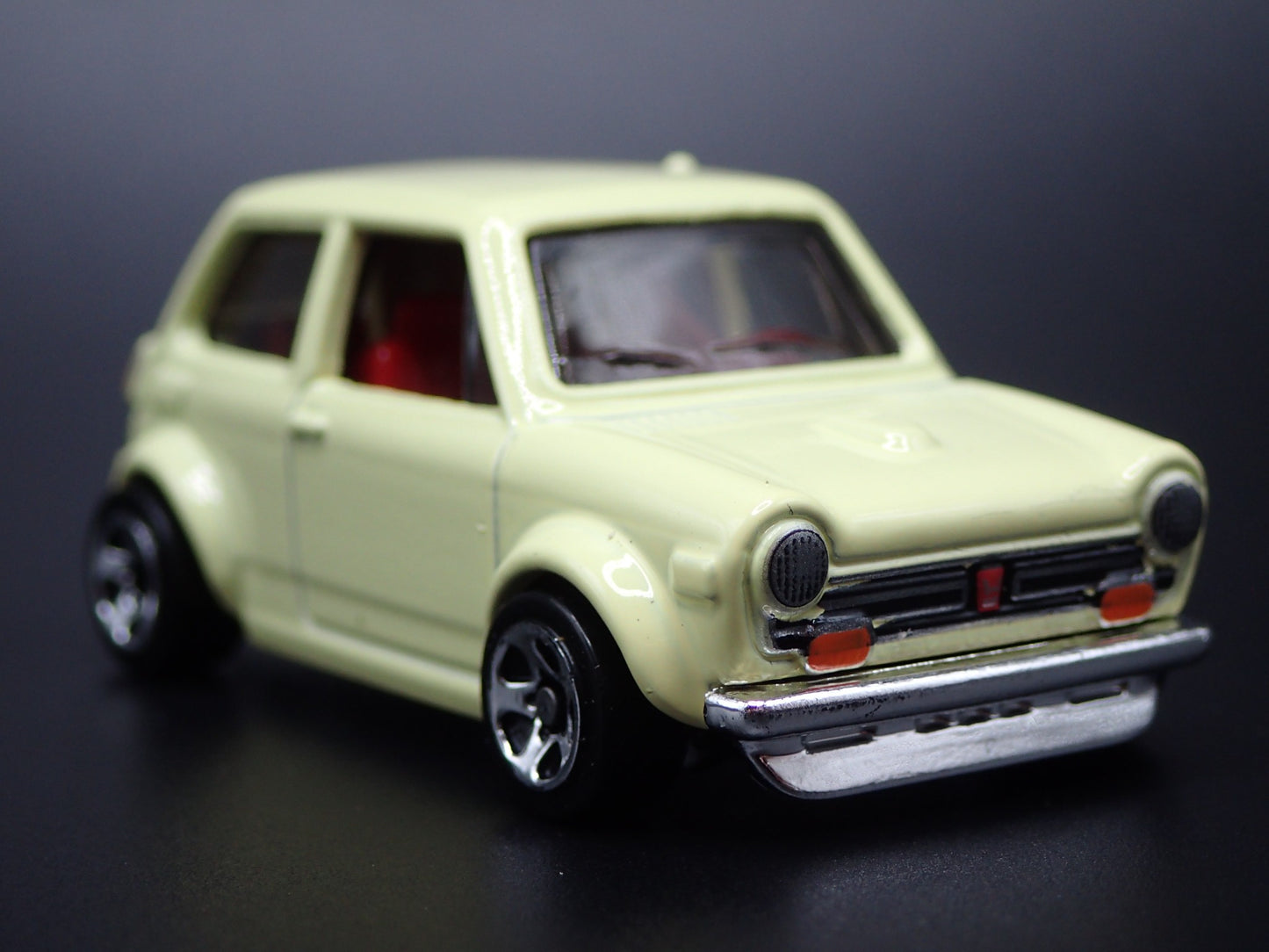 1966-1970 HONDA S800 RACING 1:64 SCALE COLLECTIBLE DIORAMA DIECAST MODEL CAR