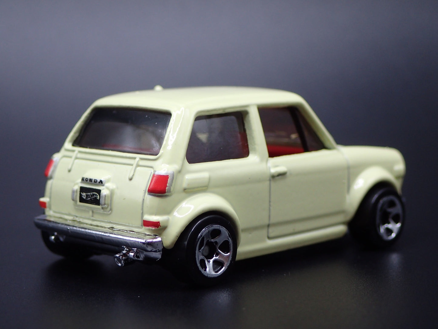 1966-1970 HONDA S800 RACING 1:64 SCALE COLLECTIBLE DIORAMA DIECAST MODEL CAR