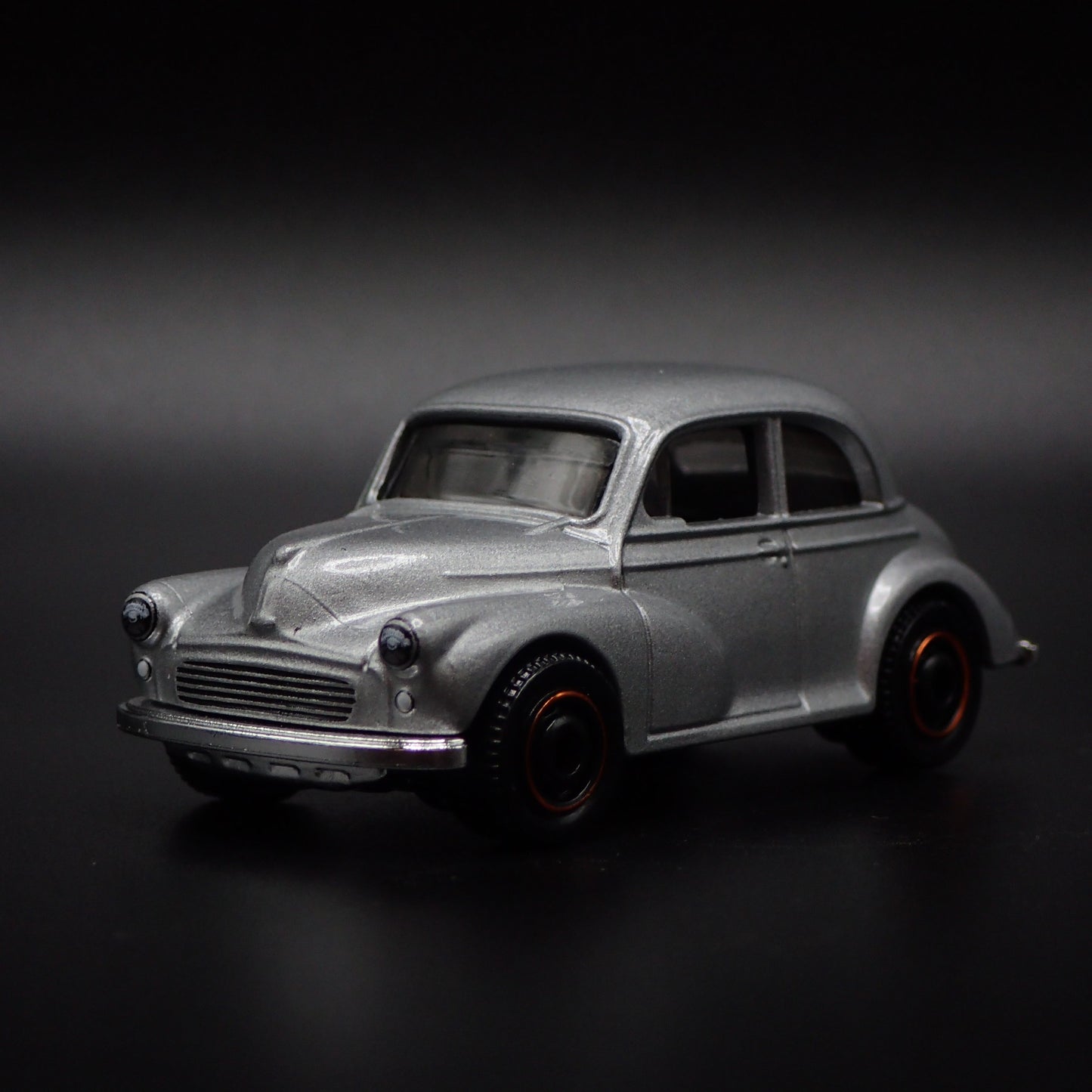 MORRIS MINOR SALOON 2 TWO DOOR 1:64 SCALE COLLECTIBLE DIORAMA DIECAST MODEL CAR