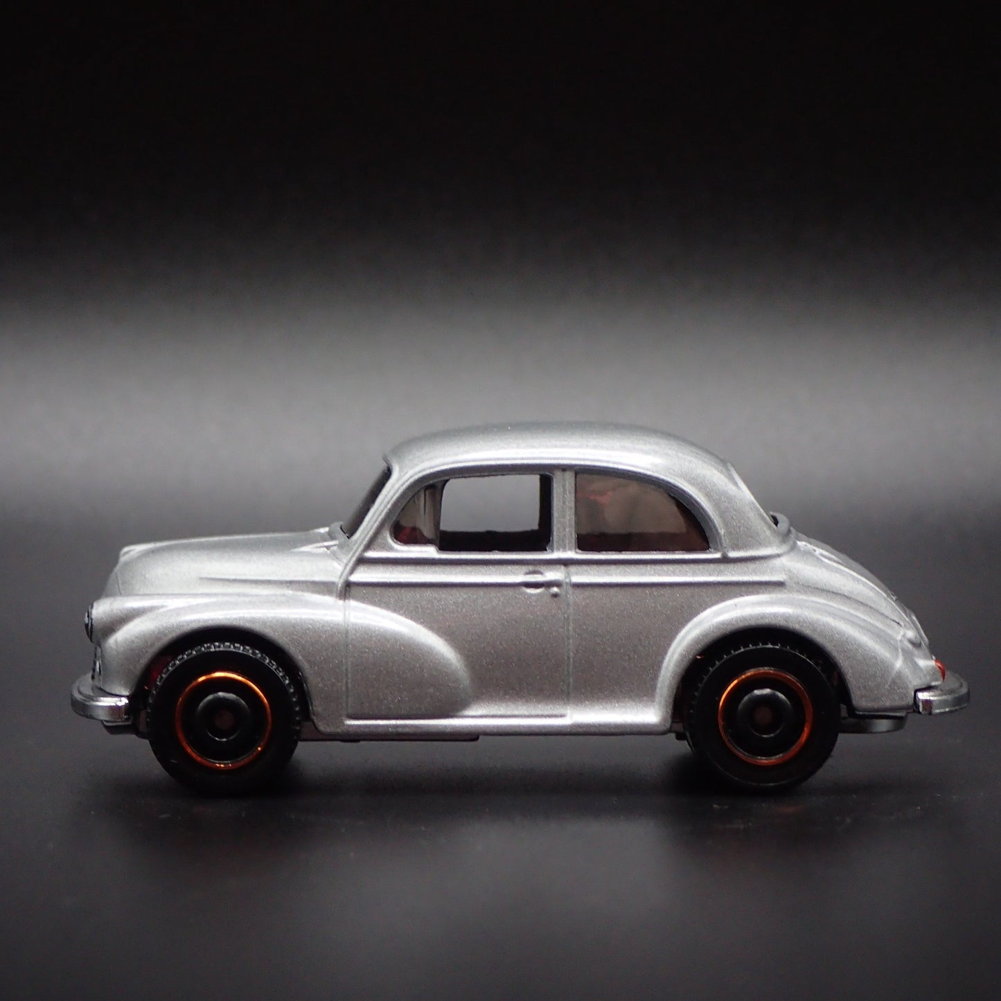 MORRIS MINOR SALOON 2 TWO DOOR 1:64 SCALE COLLECTIBLE DIORAMA DIECAST MODEL CAR
